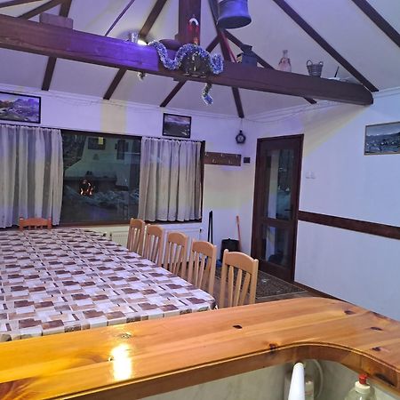 Guest House Lorian Madzhare Eksteriør billede