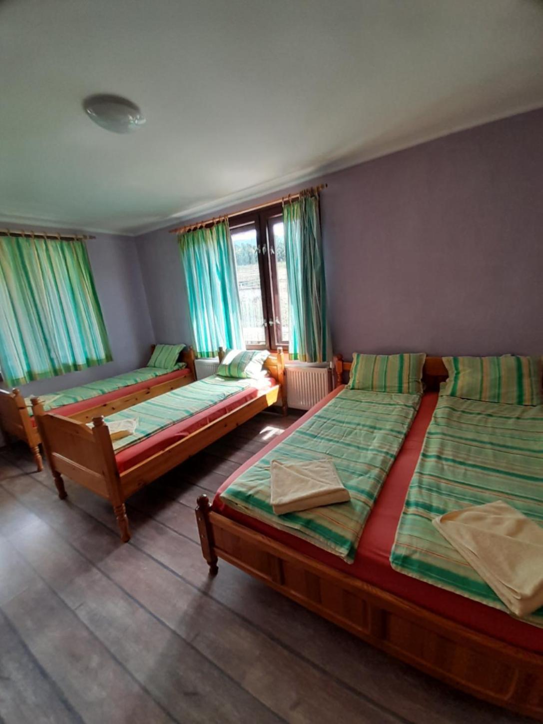 Guest House Lorian Madzhare Eksteriør billede