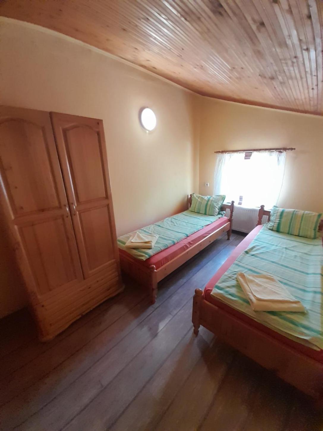 Guest House Lorian Madzhare Eksteriør billede